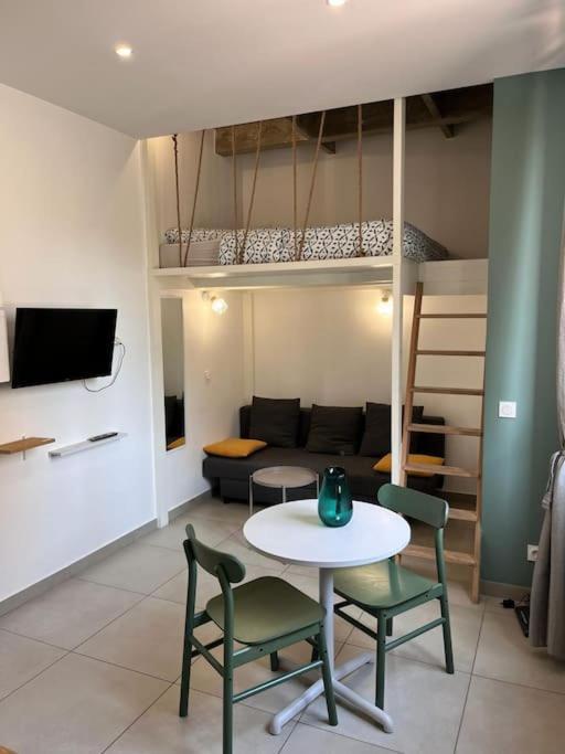 Apartmán Le Pressense Vénissieux Exteriér fotografie
